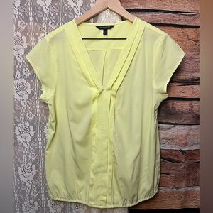 Banana Republic V-neck lightweight Yellow Top